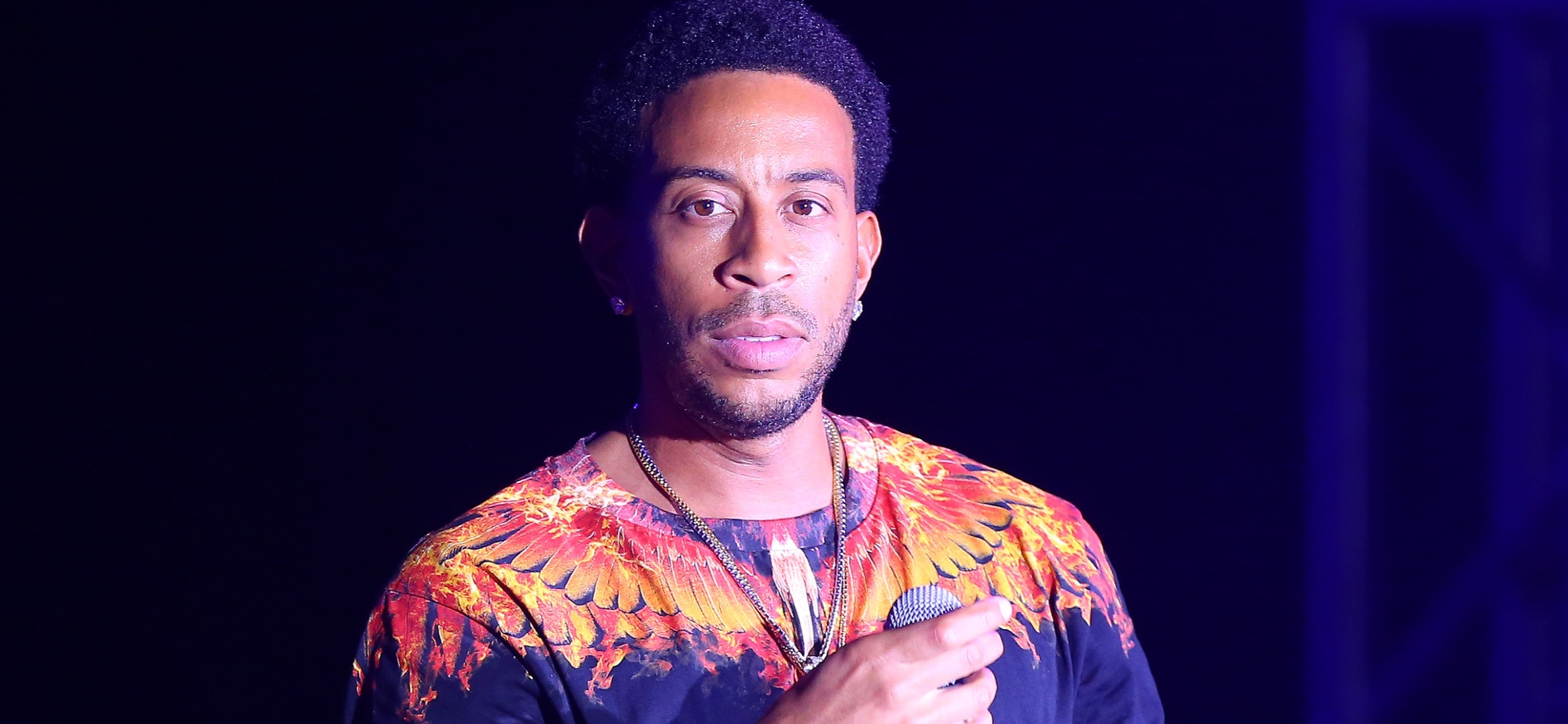 Ludacris Supports The Community Handing Out Gift Cards To The Homeless